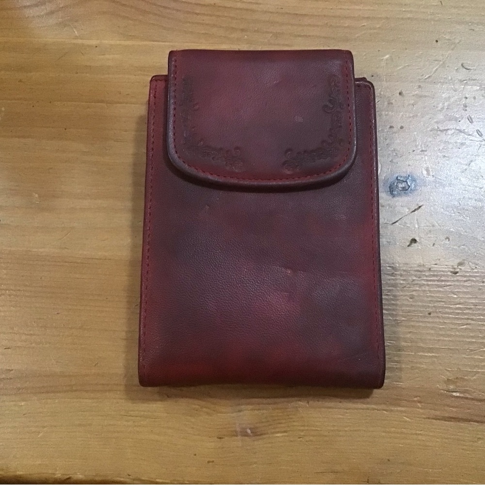 Buxton: Ladies bifold cashmere cowhide leather dark burgundy garnet color wallet